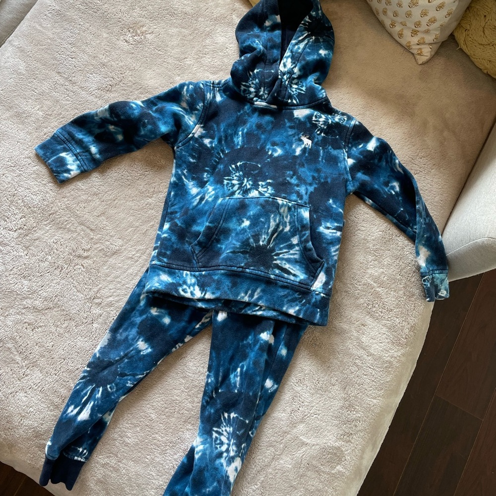 Abercrombie sweatshirt and joggers